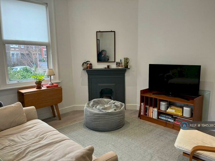 1 Bedroom Flat To Rent In Rear Harpenden Road, London, SE27