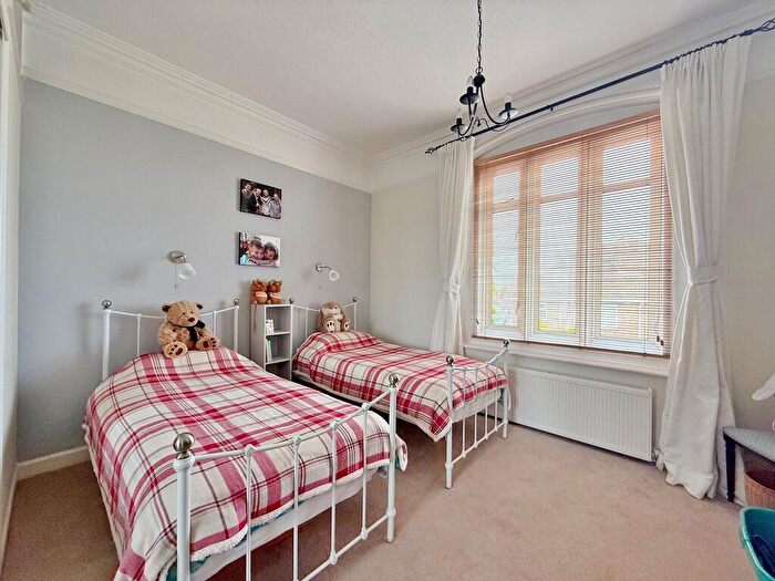 8 Bedroom Detached House For Sale In Dysart Avenue, Drayton, PO6