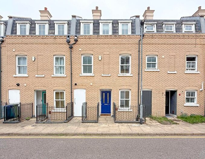 3 Bedroom Town House For Sale In St. Matthew's Gardens, Cambridge, CB1