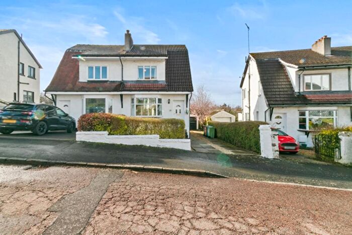 3 Bedroom Semi Detached House For Sale In Crosslees Drive, Thornliebank, G46
