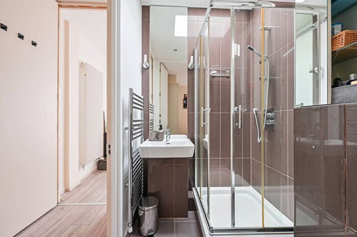 3 Bedroom Flat For Sale In Bevenden Street, Hoxton, London, N1