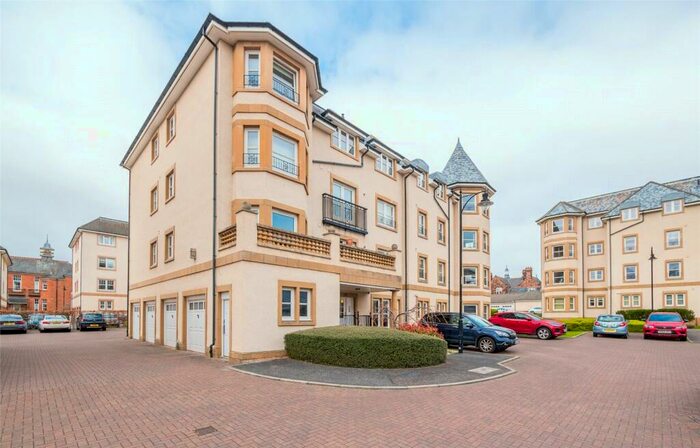 3 Bedroom Flat To Rent In Rattray Grove, Edinburgh, EH10