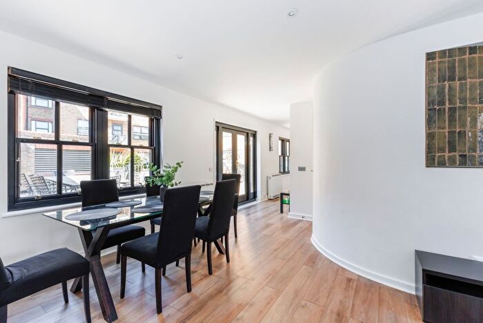 3 Bedroom Flat To Rent In Hobbs Court, Shad Thames, SE1