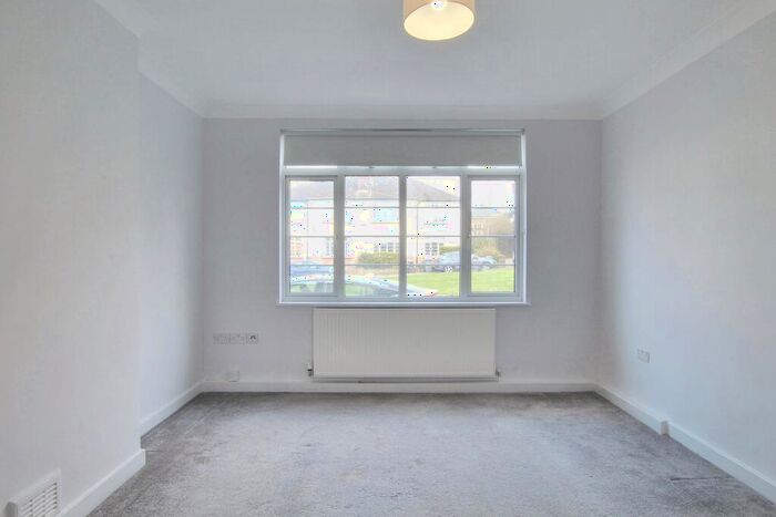 2 Bedroom Flat To Rent In Nether Close, (), Finchley, N3