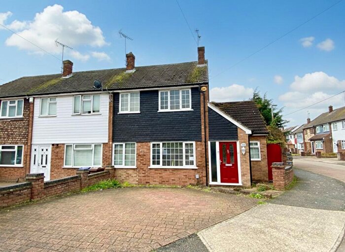 4 Bedroom End Of Terrace House For Sale In Larkswood Road, Corringham, SS17
