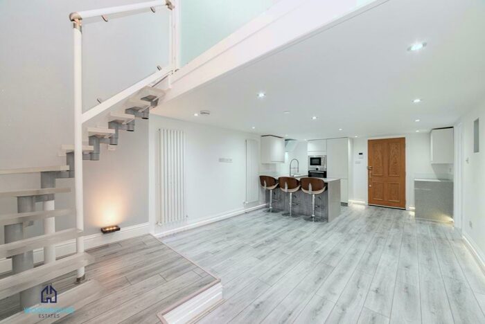 2 Bedroom Apartment To Rent In Royal Drive, London, N11