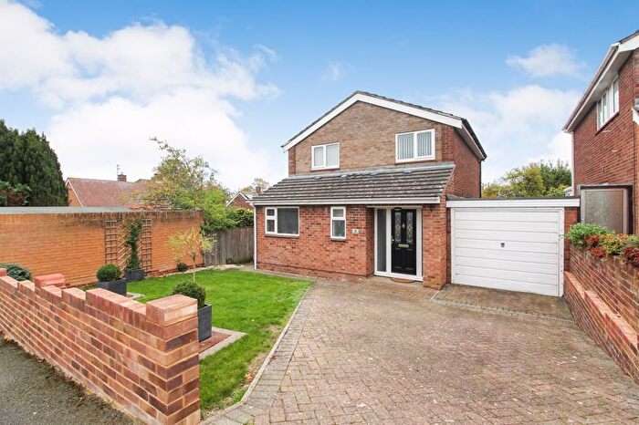 3 Bedroom Detached House For Sale In Robin Hill, Bedford, MK41