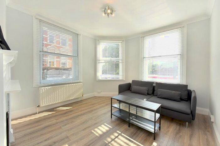 2 Bedroom Flat To Rent In New Kings Road, London, SW6