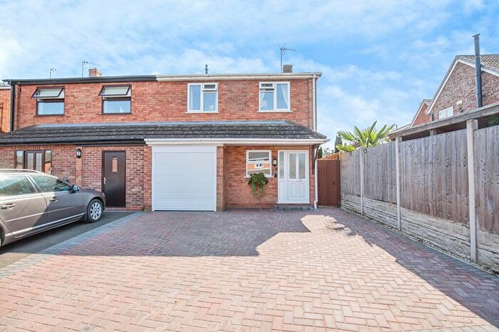 3 Bedroom Semi-Detached House For Sale In Nursery Road, Atherstone, CV9