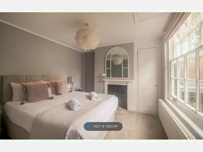 4 Bedroom Terraced House To Rent In New Street, Henley-On-Thames, RG9