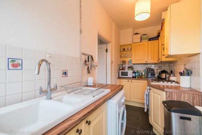 2 Bedroom Flat To Rent In Friern Road, East Dulwich, London SE22