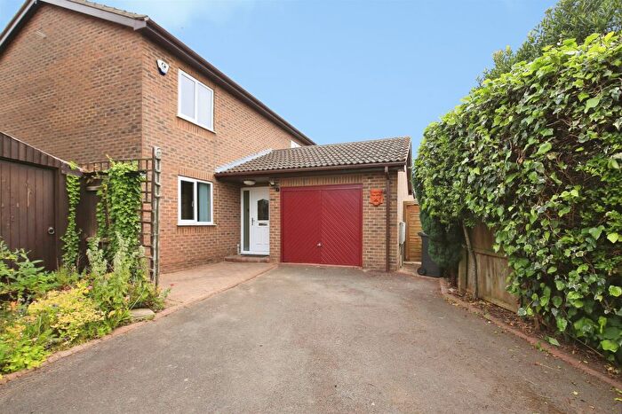 3 Bedroom Detached House For Sale In Riverside Mead, Peterborough, PE2