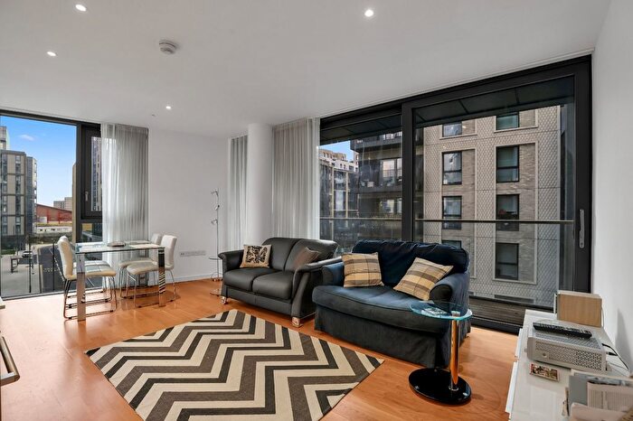 2 Bedroom Flat For Sale In Eastfields Avenue, Wandsworth, SW18