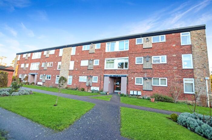 2 Bedroom Apartment To Rent In Dalegarth, Hurst Park Avenue, CB4