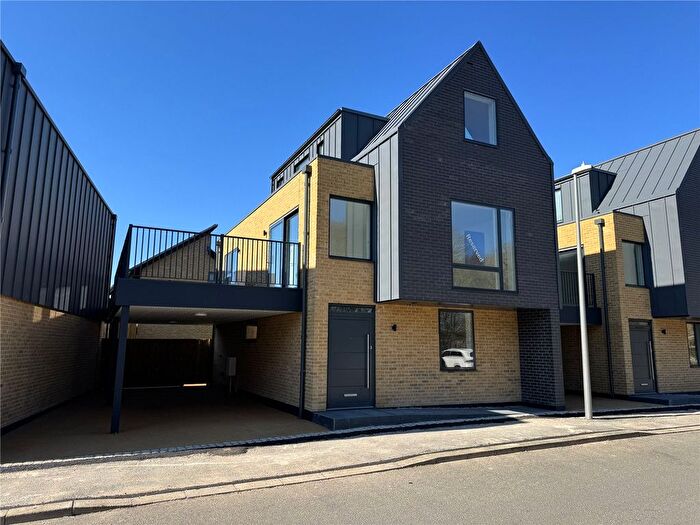 3 Bedroom Link Detached House For Sale In New Pond Street, Newhall, Harlow, Essex, CM17