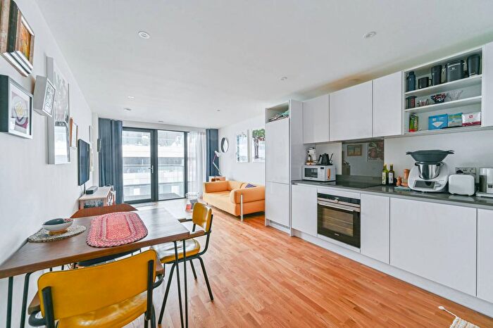 2 Bedroom Flat For Sale In Hawthorne Crescent, Greenwich, London, SE10
