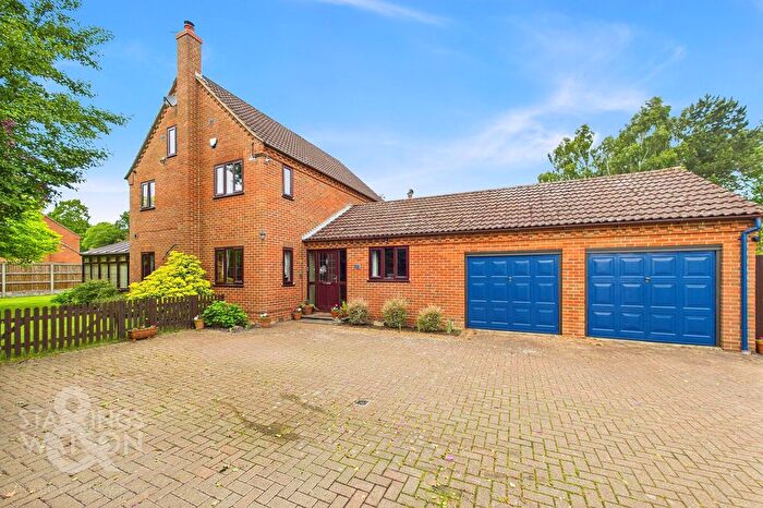 4 Bedroom Detached House For Sale In Yarmouth Road, Blofield, Norwich, NR13
