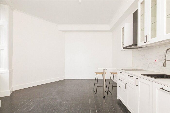1 Bedroom Semi-Detached House For Sale In Ingate Place, London, SW8