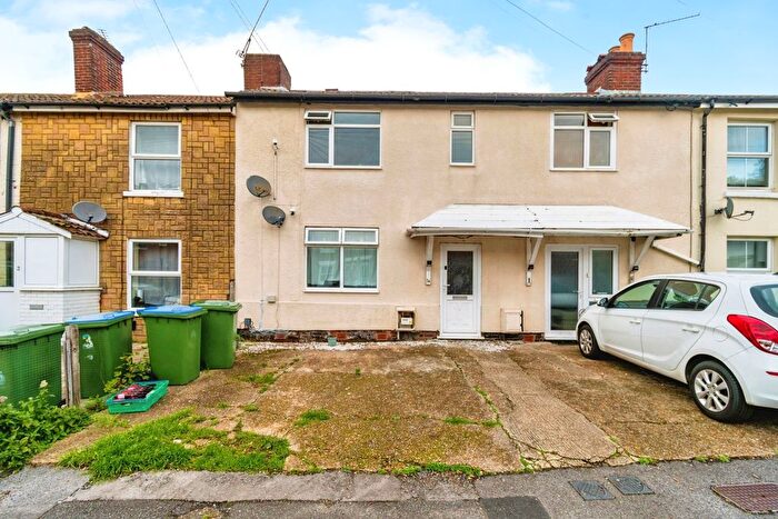 3 Bedroom Maisonette For Sale In Waverley Road, Southampton, Hampshire, SO15