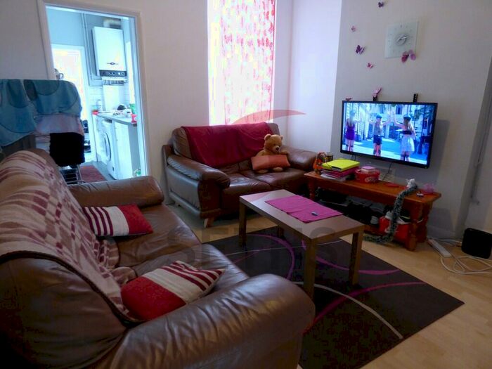 4 Bedroom Terraced House To Rent In Jarrom Street, Leicester, LE2