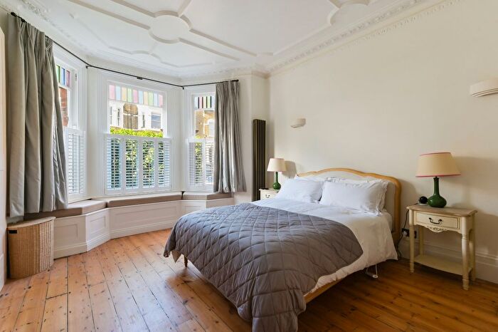 2 Bedroom Detached House To Rent In Lime Grove, London, W12