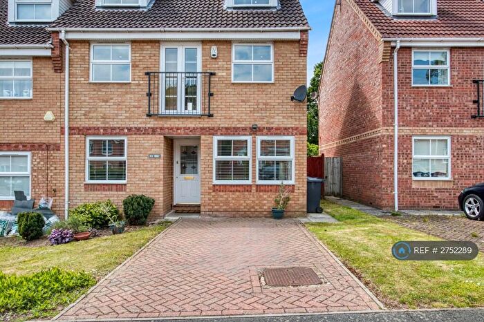 3 Bedroom End Of Terrace House To Rent In Darlands Drive, Barnet, EN5