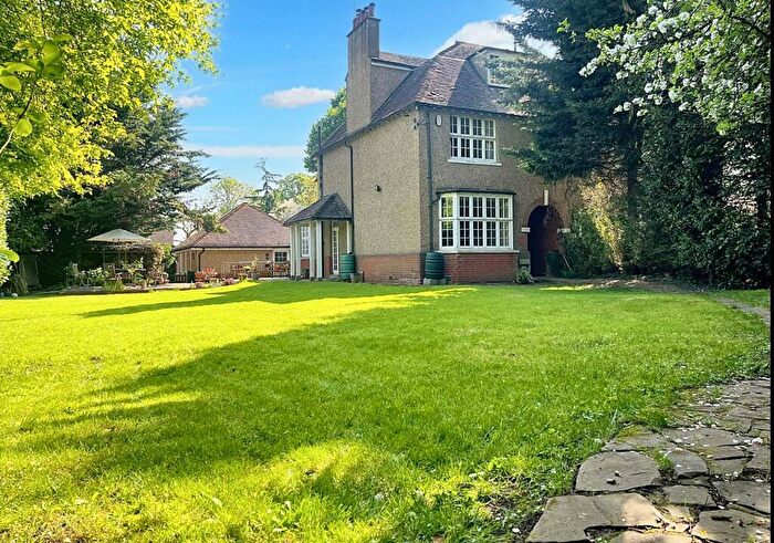 5 Bedroom Semi-Detached House For Sale In St. Giles Avenue, South Mimms, EN6