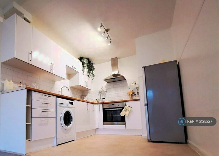 1 Bedroom Flat To Rent In Latchingdon Court, London, E17
