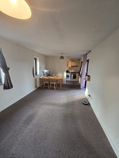 2 Bedroom Flat To Rent In Cricklewood Lane, London, NW2