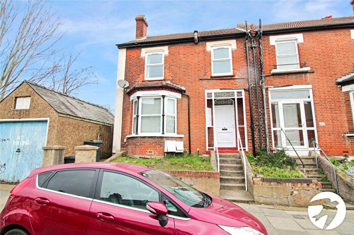 2 Bedroom Flat To Rent In Dover Road, Northfleet, Gravesend, Kent, DA11