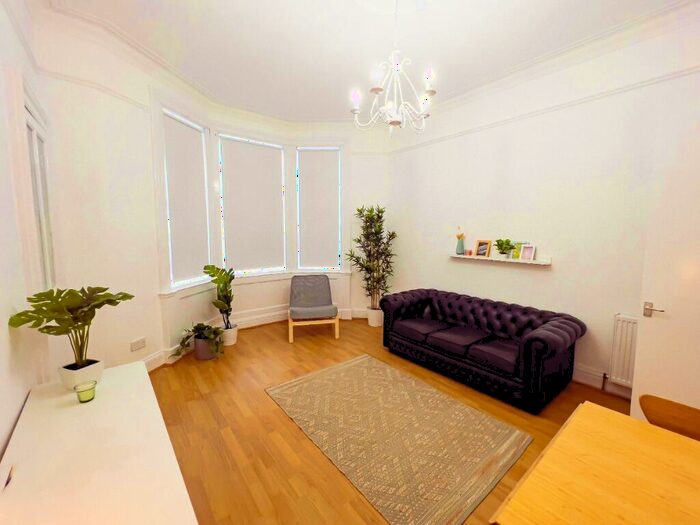 2 Bedroom Flat To Rent In Argyle Street, Paisley, Renfrewshire, PA1
