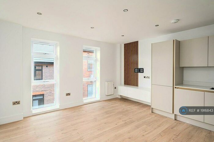 1 Bedroom Flat To Rent In London Apartments, High Wycombe, HP13