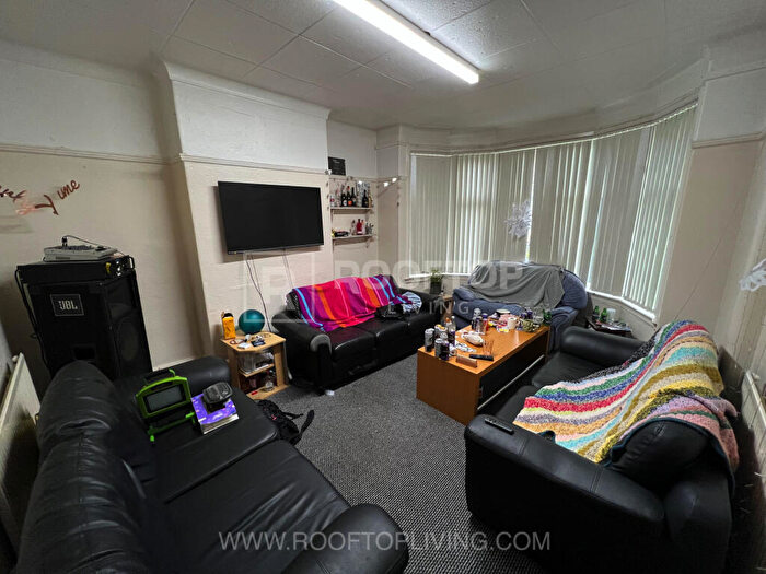 7 Bedroom House To Rent In St. Michaels Villas, Leeds, LS6