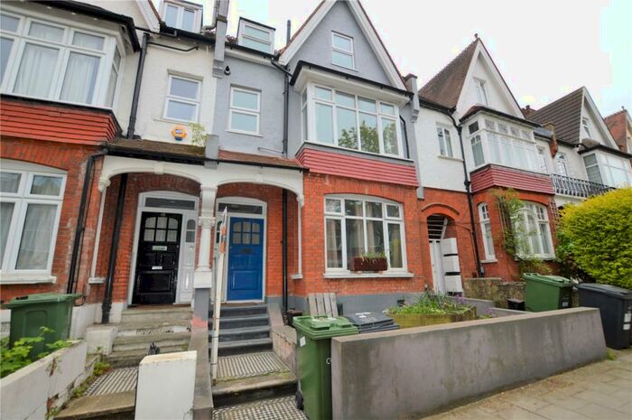 3 Bedroom Apartment To Rent In Broxholm Road, London, SE27