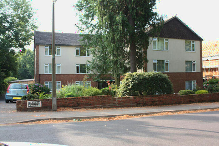 2 Bedroom Flat To Rent In Elmdene Court, Woking, GU22