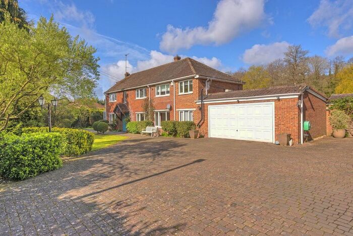 4 Bedroom Detached House For Sale In Tonbridge Road, Mereworth, Maidstone, ME18