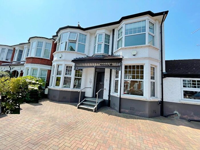 3 Bedroom Maisonette To Rent In The Rise, London, N13