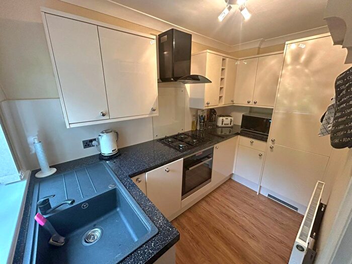 2 Bedroom Flat To Rent In Alta Vista Road, Paignton, TQ4