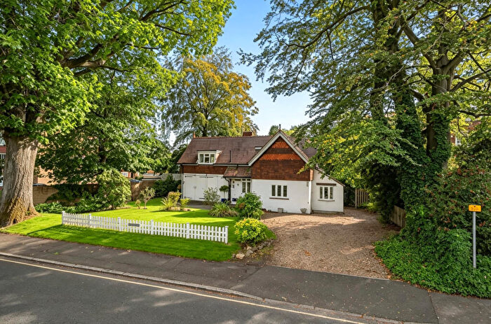 3 Bedroom Detached House For Sale In St. Georges Avenue, Weybridge, Surrey, KT13