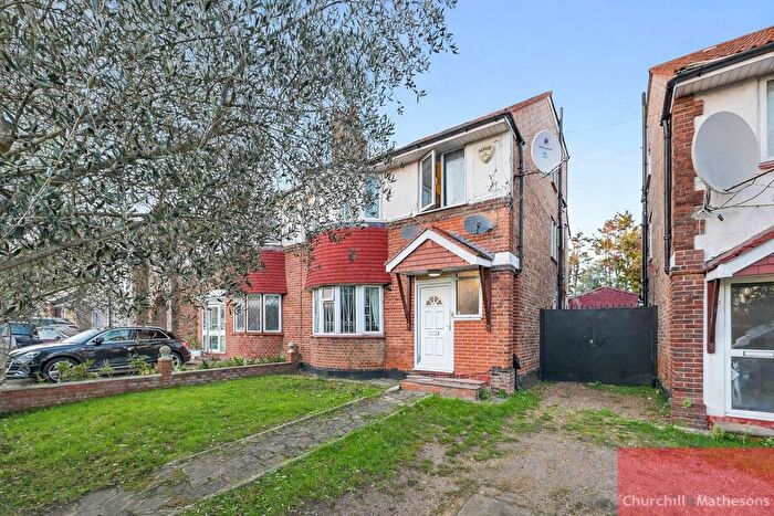 4 Bedroom Semi-Detached House For Sale In Bowes Road, London, W3