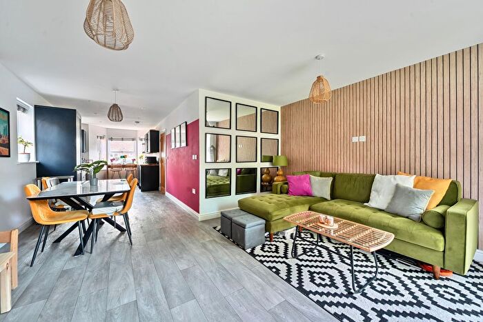 4 Bedroom Town House To Rent In Chichester Terrace, Horsham, RH12