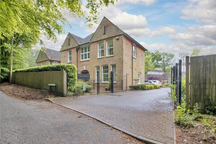 2 Bedroom Flat For Sale In Croft Close, Sevenoaks, Kent, TN13