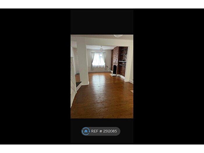 2 Bedroom End Of Terrace House To Rent In Station Terrace, Park Street, St. Albans, AL2