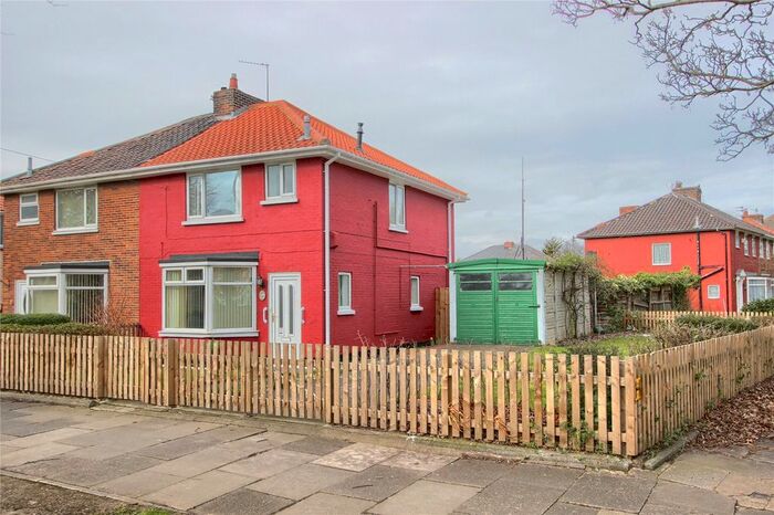 3 Bedroom Semi-Detached House For Sale In The Green, Redcar, TS10