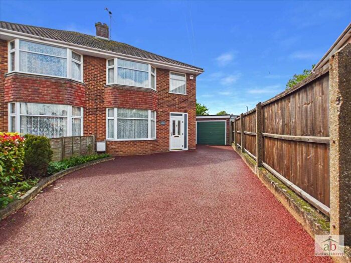 3 Bedroom Semi Detached House For Sale In Castle Road, Ipswich, IP1