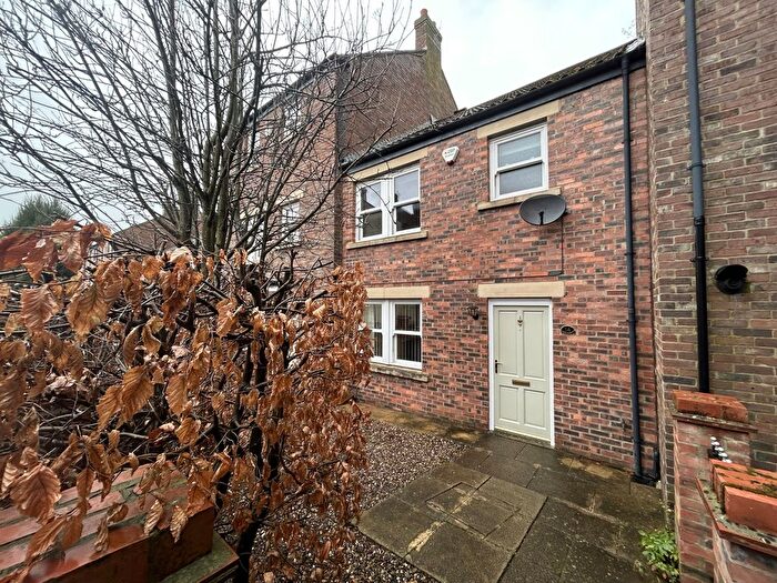3 Bedroom Semi Detached House For Sale In The Sidings, Gilesgate, Durham City, DH1