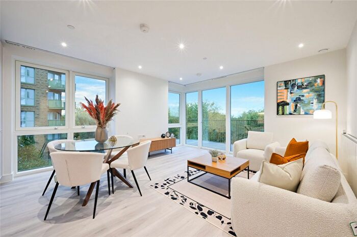 2 Bedroom Flat To Rent In Astell Road, London, SE3