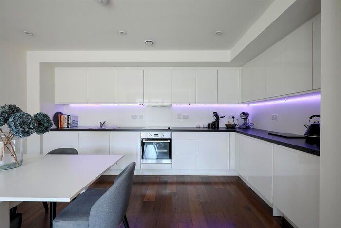 2 Bedroom Flat To Rent In Enterprise Way, London, SW18