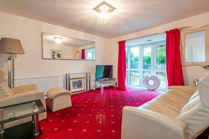 2 Bedroom Flat For Sale In Limefield Road, Salford, M7