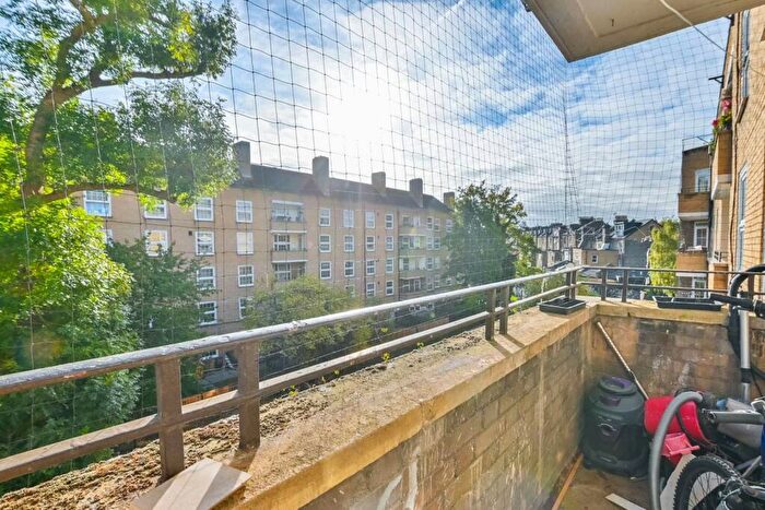2 Bedroom Flat For Sale In Tufnell Park Road, Tufnell Park, London, N7